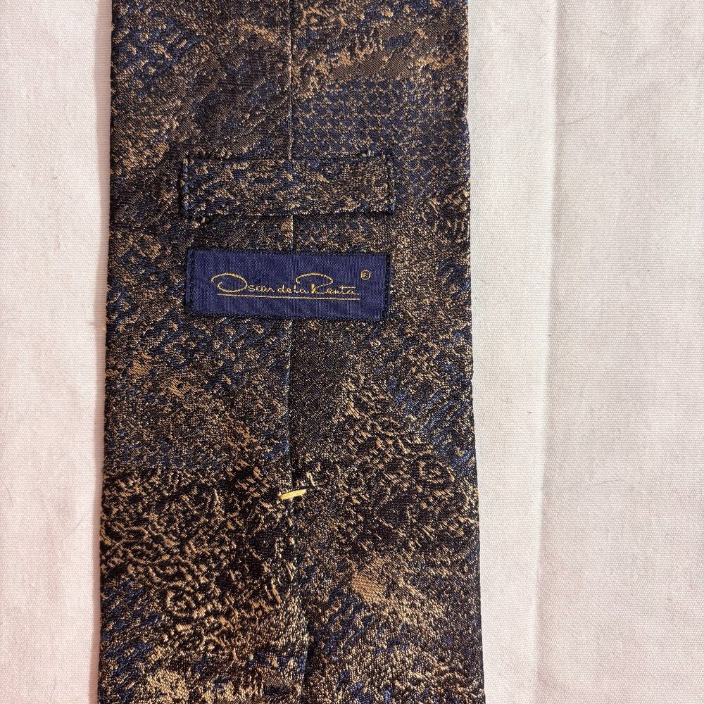 Oscar de la Renta navy and gold silk tie
